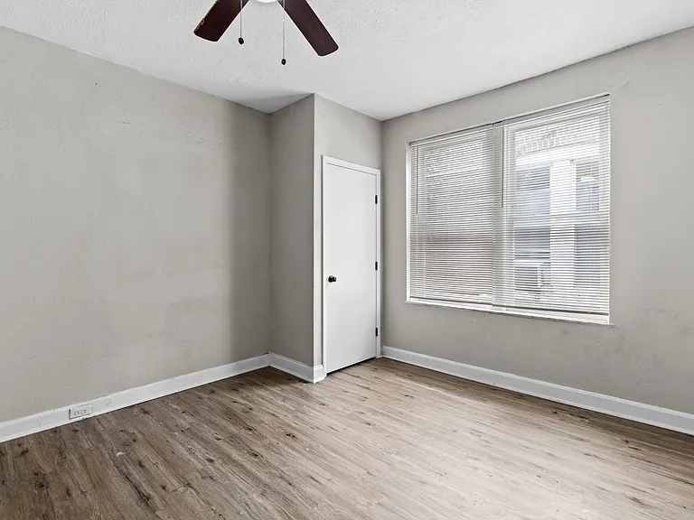 2833 Miami St — Photo 32