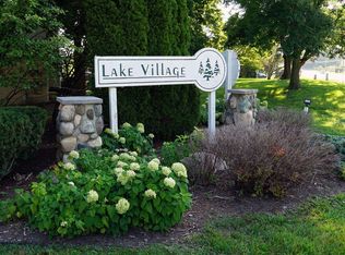 352 Neptune Dr, Walled Lake, MI 48390