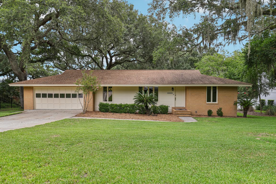 Highland Dr-S1607-001.jpg
