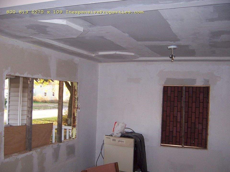 2nd image of 867 N Rosewood Ave #A