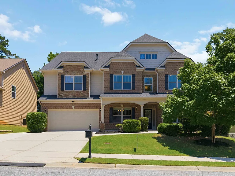 310 Strasburg Dr — Photo 2