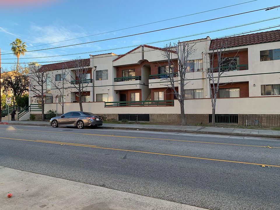 1st image of 914 E Wilson Ave