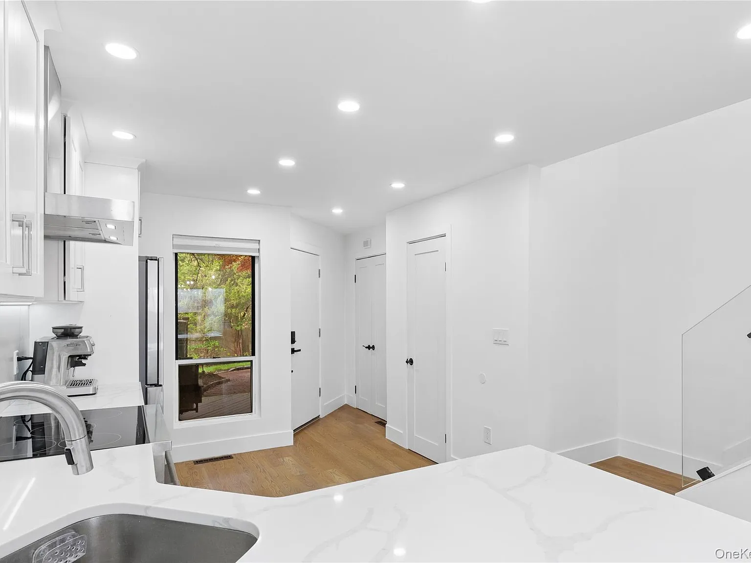 2 bed, 2.5 bath, 1421 sqft, $8,000 — Photo 4