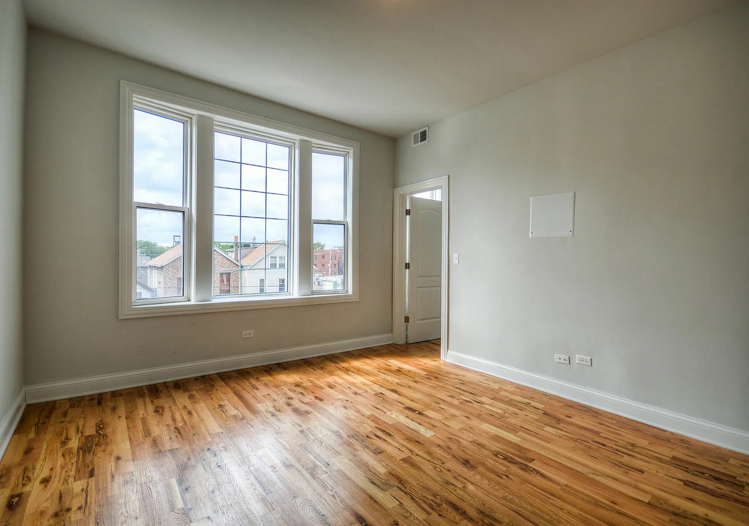 2 bed, 754 sqft, $2,200 — Photo 3