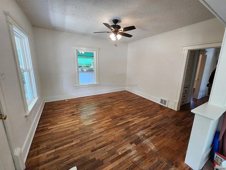 1014 SW 9th St — Photo 3