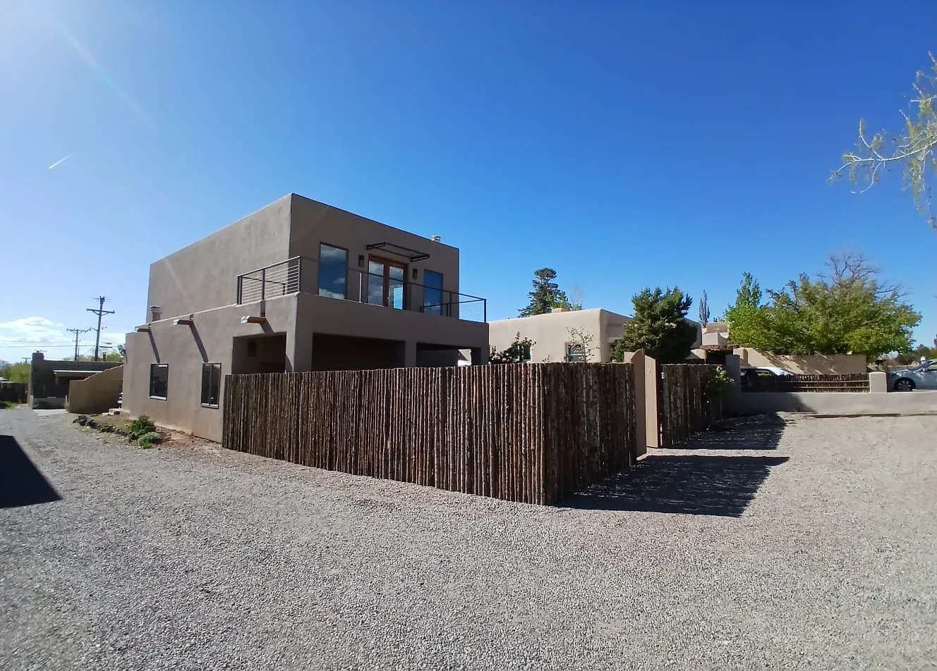 3 bed, 2358 sqft, $5,200 — Photo 3
