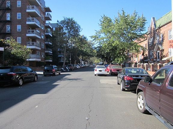 5th image of 3422 Crescent St