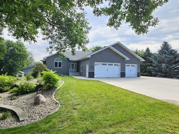 1111 N Smith St, Clark, SD 57225