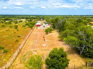 164 County Road 779, Devine, TX 78016