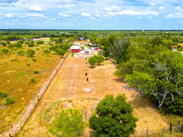 164 COUNTY ROAD 779, Devine, TX 78016