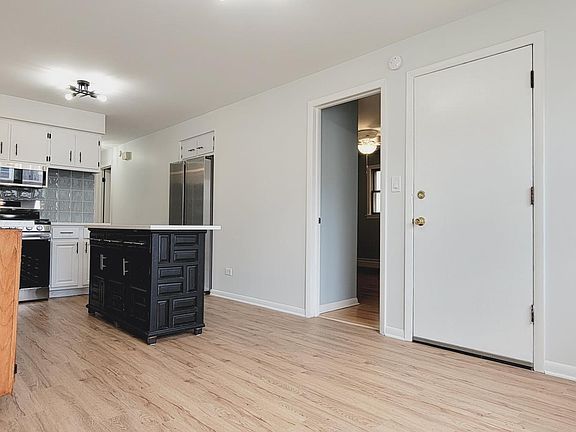 3rd image of 3313 N Avers Ave Unit 1