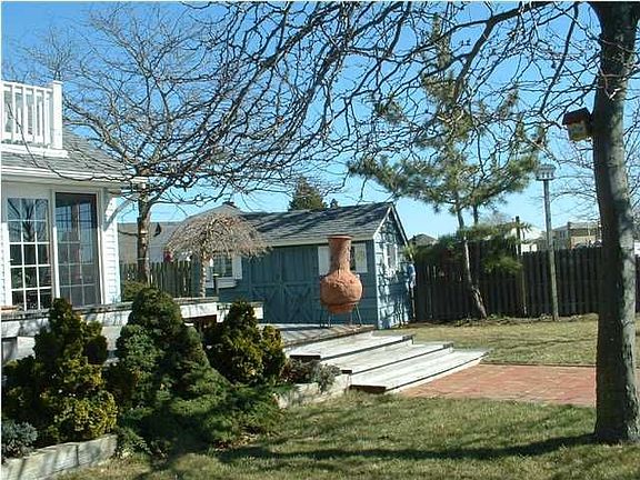 2nd image of 39 Haven St