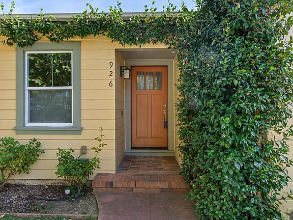 4th image of 926 Seymour Street