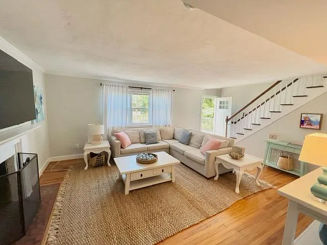 4606 Atlantic Ave — Photo 2