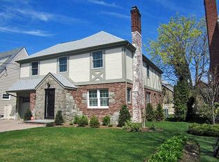 37 Muirfield Rd, Rockville Centre, NY 11570