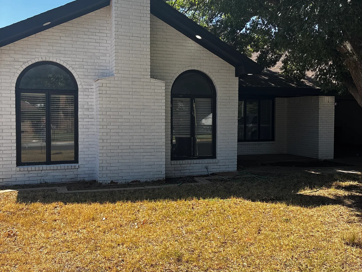 3 bed, 2160 sqft, $1,999 — Photo 2
