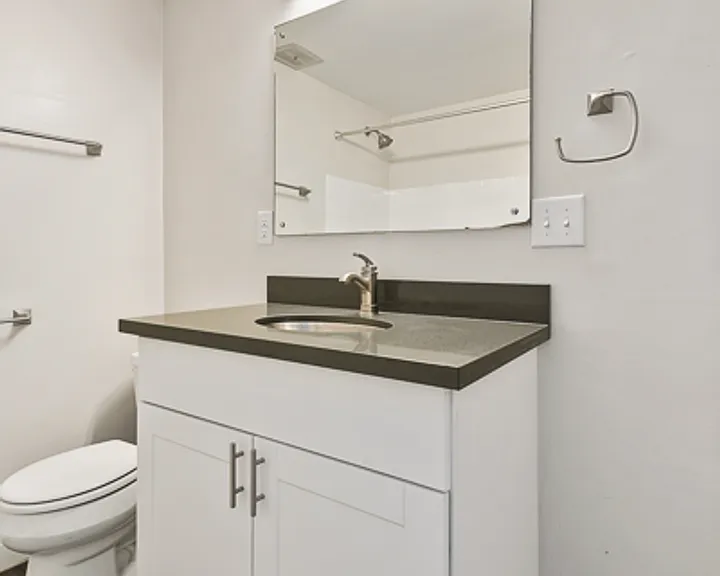 Aloha House Apartments — Photo 16