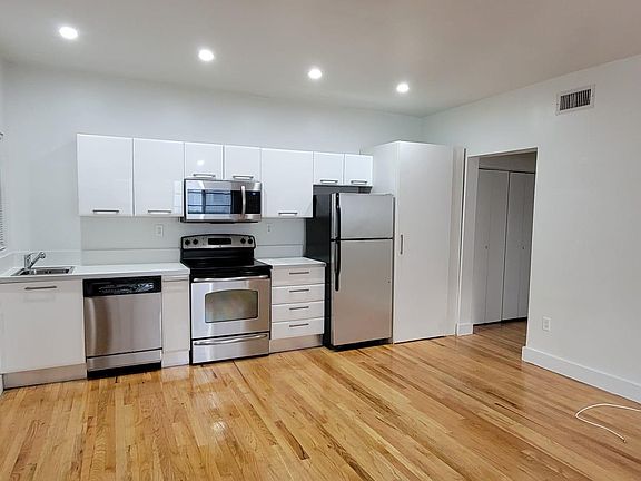 5th image of 850 Meridian Ave