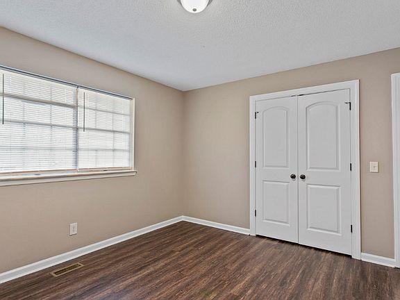 5th image of 7167 Holland Ln
