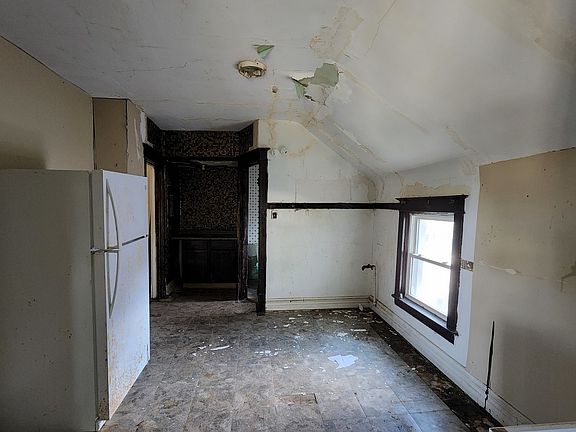 5th image of 44 East Ave