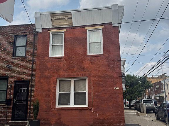 4th image of 901 Winton St