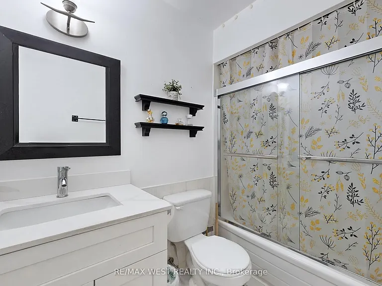 1660 Bloor St #310 — Photo 13
