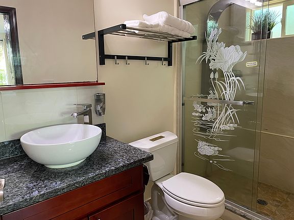 2nd image of 3223 Monsarrat Ave #4
