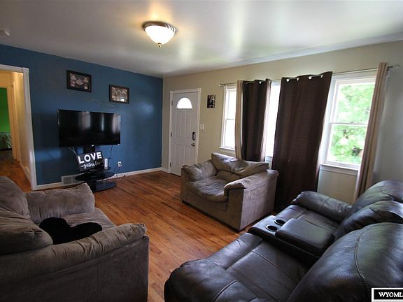 2nd image of 910 Sierra Dr