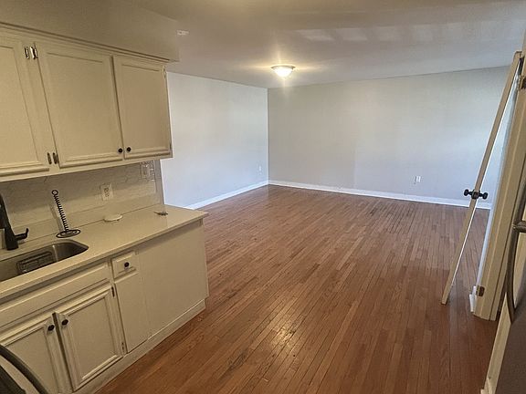 2nd image of 417 Boulevard St #8