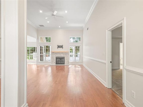 5th image of 199 Windermere Cir