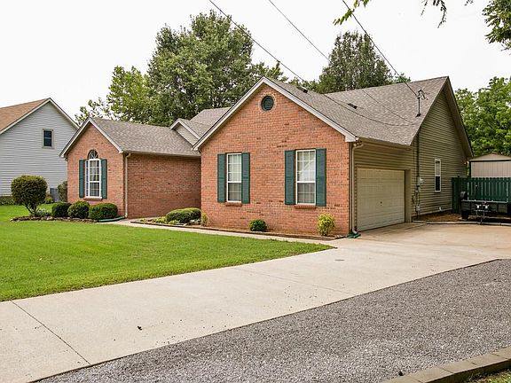 3rd image of 2120 Sassafras Dr