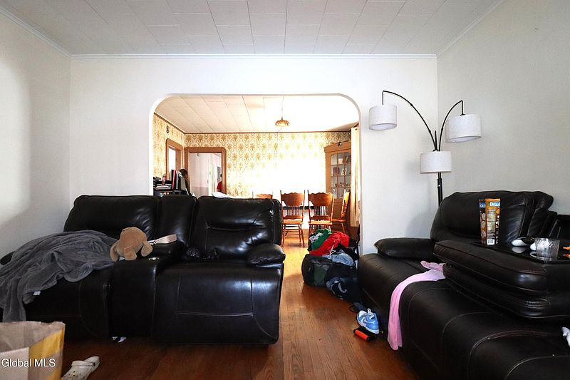3rd image of 124 Degraff Street