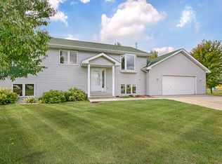 2107 Parkside Cir, Cologne, MN 55322