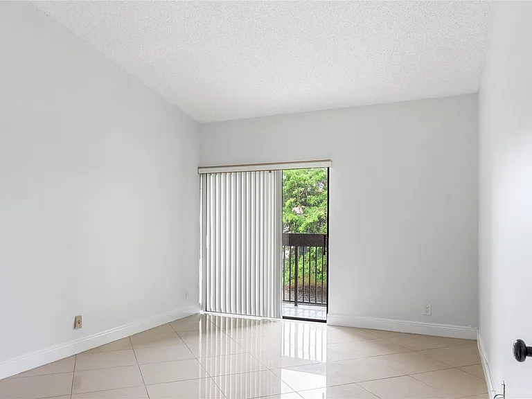 2067 SW 15th St #232 — Photo 11