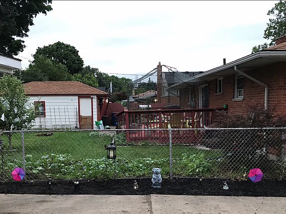 2nd image of 6913 N Wildwood St