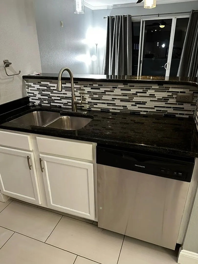 Resort Style Living At The Barrington Park Condos!- Beautifully Update 2/2 On Ground Floor! — Photo 2
