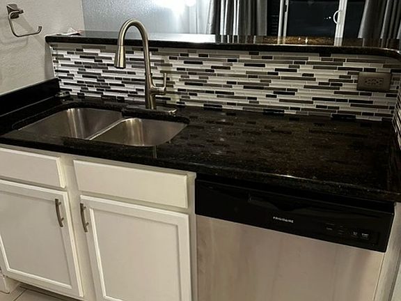 2nd image of 2801 Chancellorsville Dr APT 112