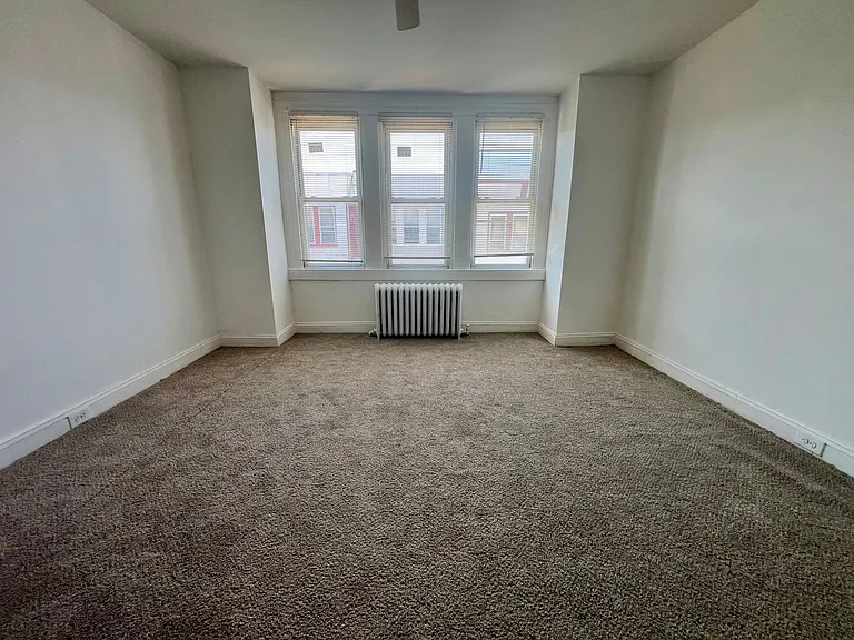 3253 N Dover St — Photo 18