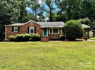 402 N Hawthorne St, Mount Holly, NC 28120