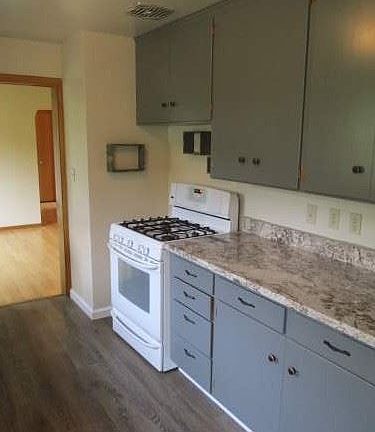 5th image of 3141 Soundview Dr W