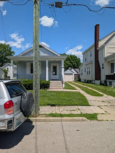 216 E 46th St Photo 1