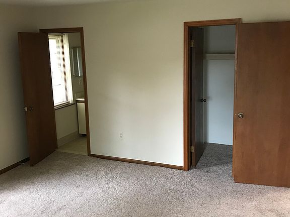 4th image of 14845 Village Ct