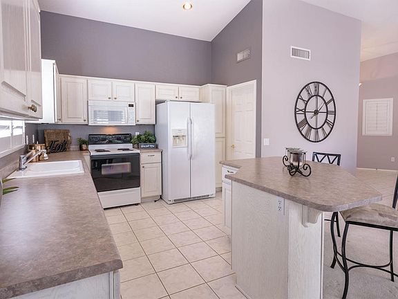 5th image of 3091 N 148th Dr