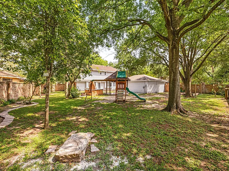2114 Briargreen Dr — Photo 37