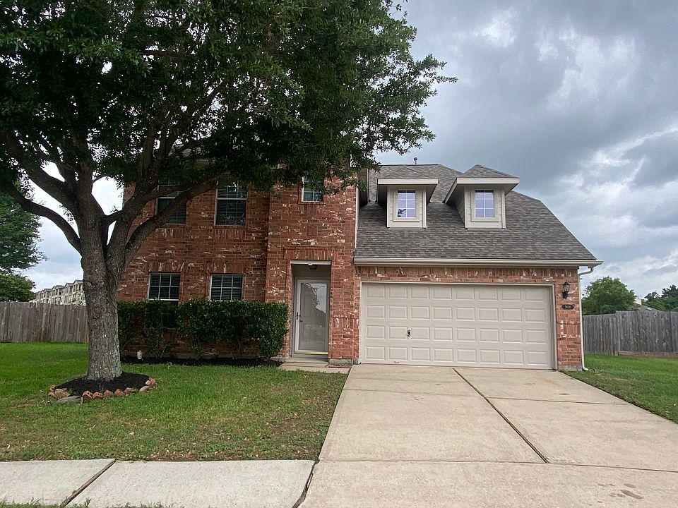 Front Elevation in Half Cul de Sac