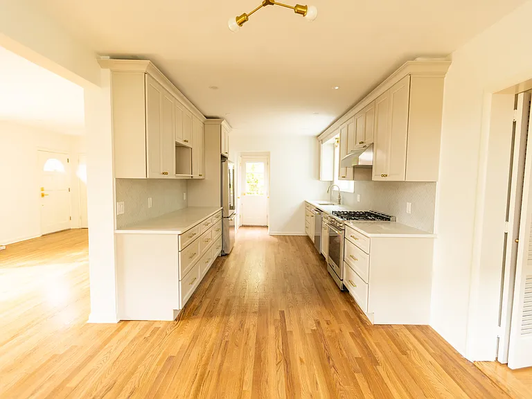 228 Carol Ave — Photo 4