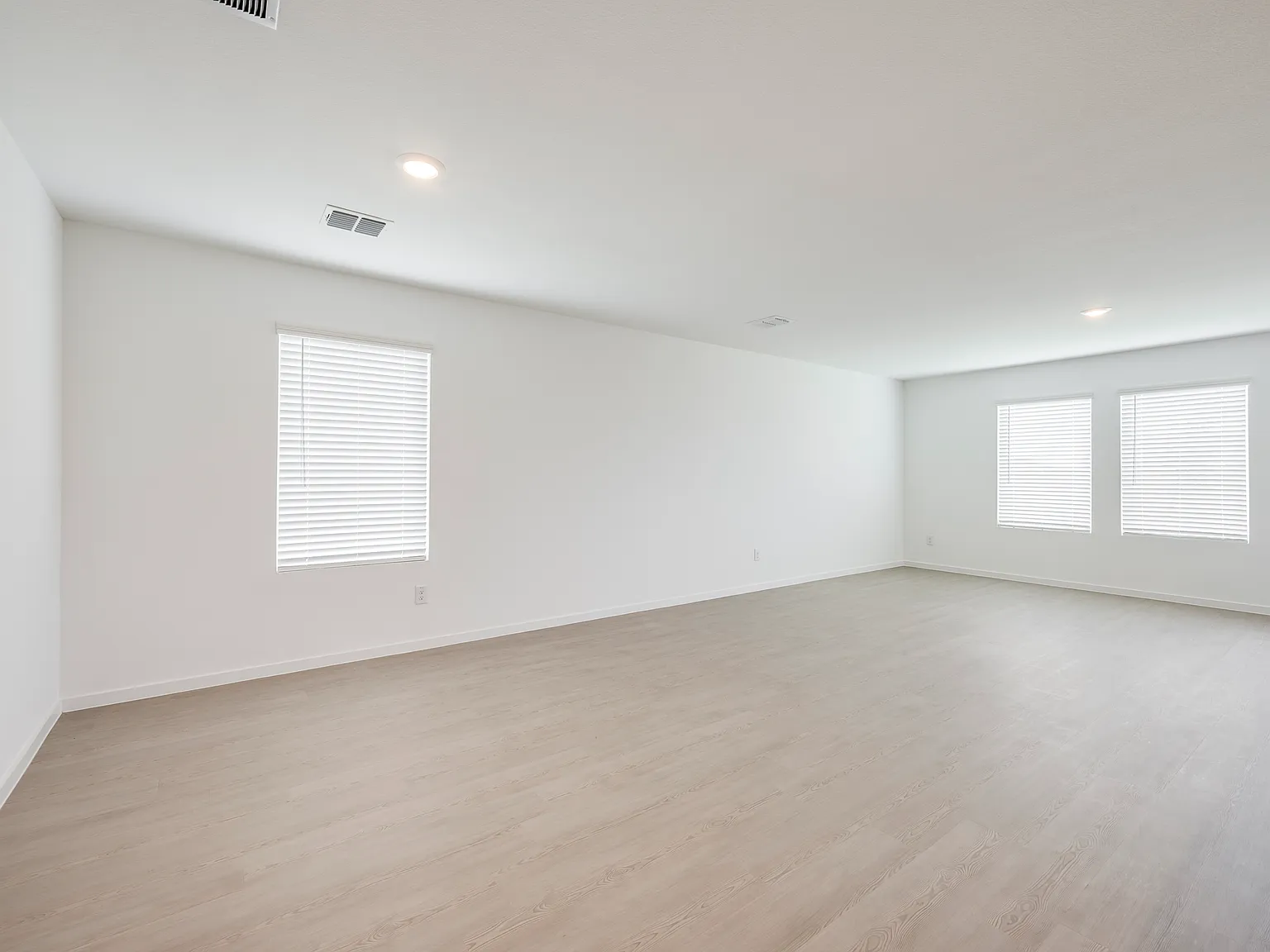 4945 Draper Ridge Dr — Photo 3