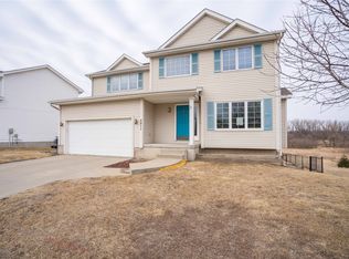 4911 68th St, Urbandale, IA 50322