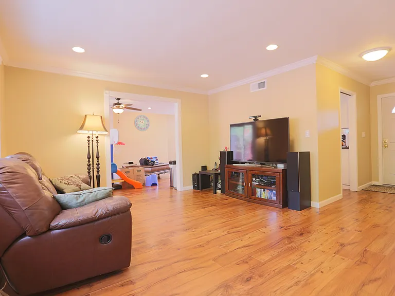277 Los Palmos Way — Photo 4