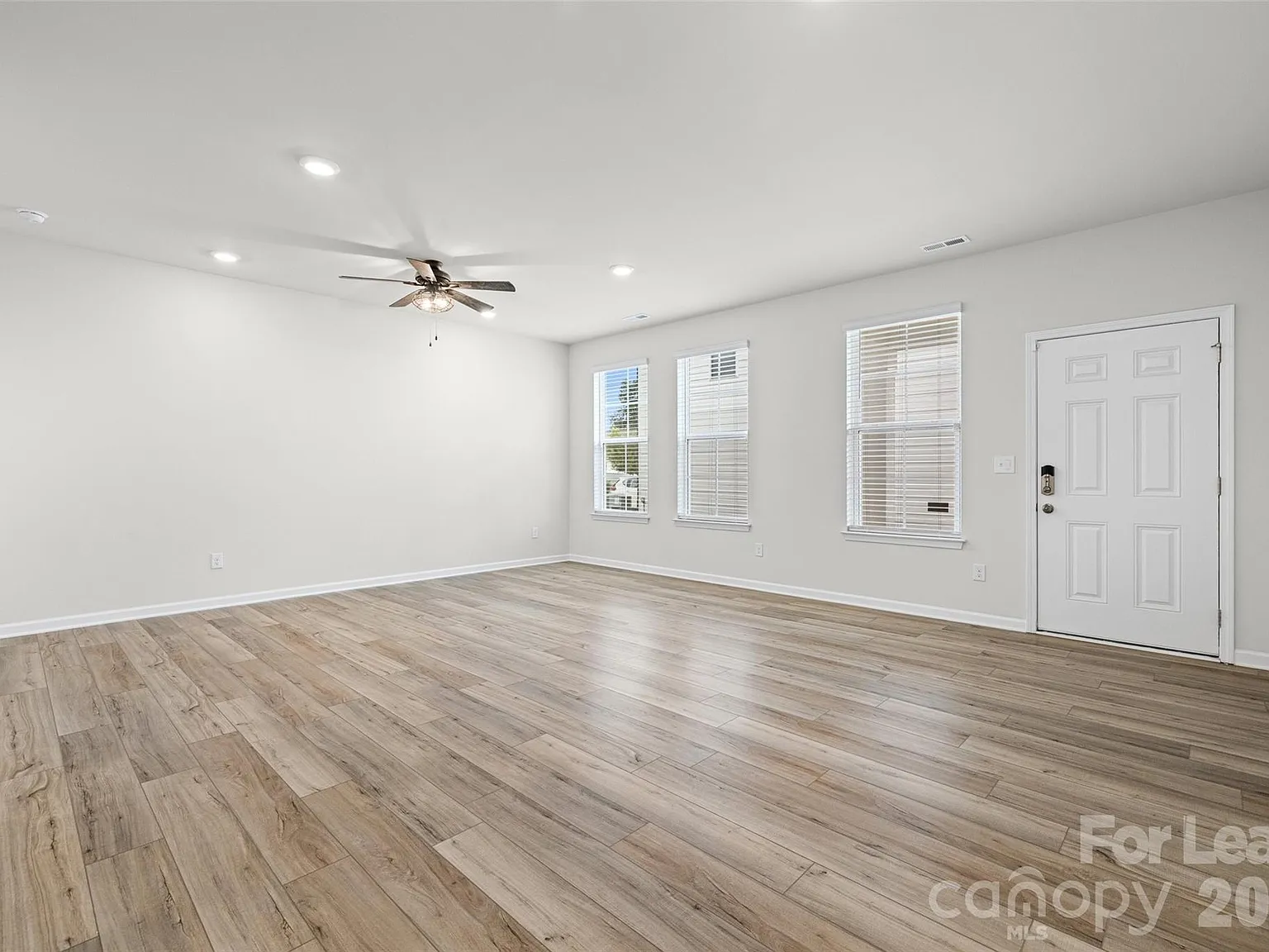 3 bed, 2.5 bath, 1762 sqft, $2,200 — Photo 4